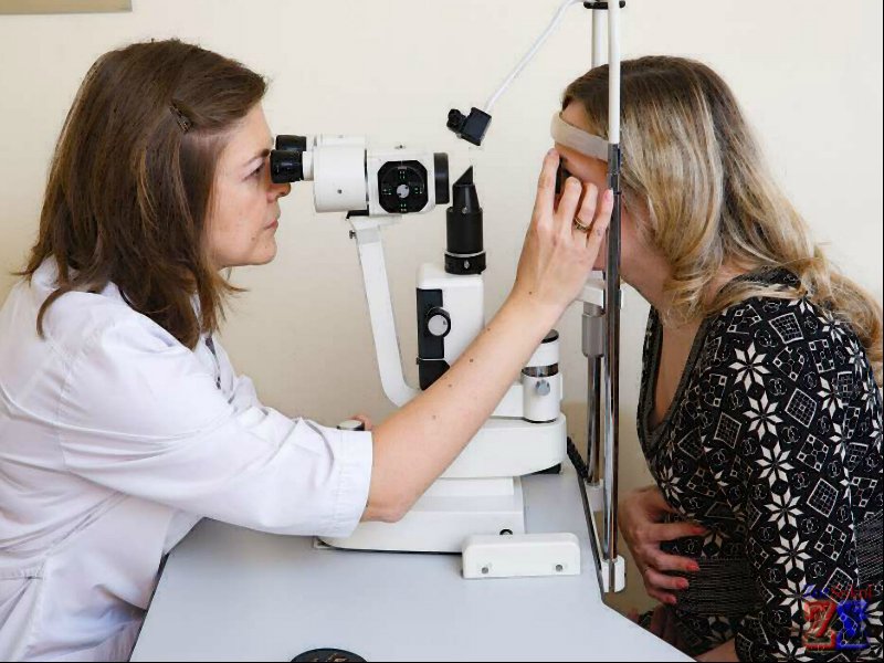 Врач должен наблюдать женщину, чтобы не допустить осложнений Врач должен наблюдать женщину, чтобы не допустить осложнений