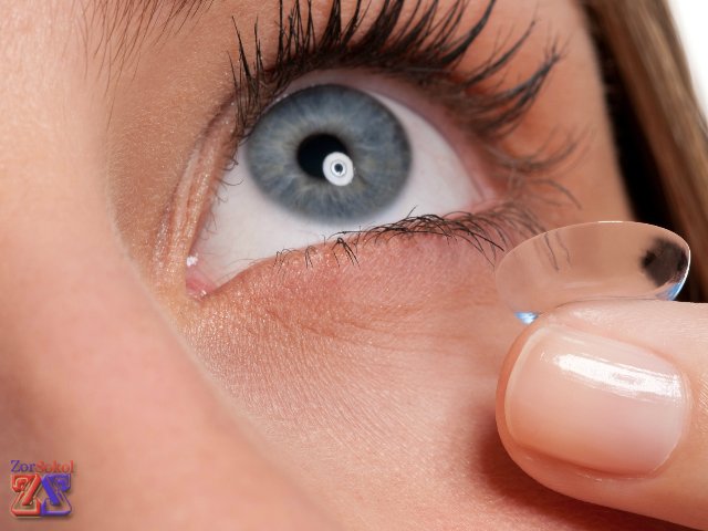 Руки при надевании линз должны быть чистые Руки при надевании линз должны быть чистые