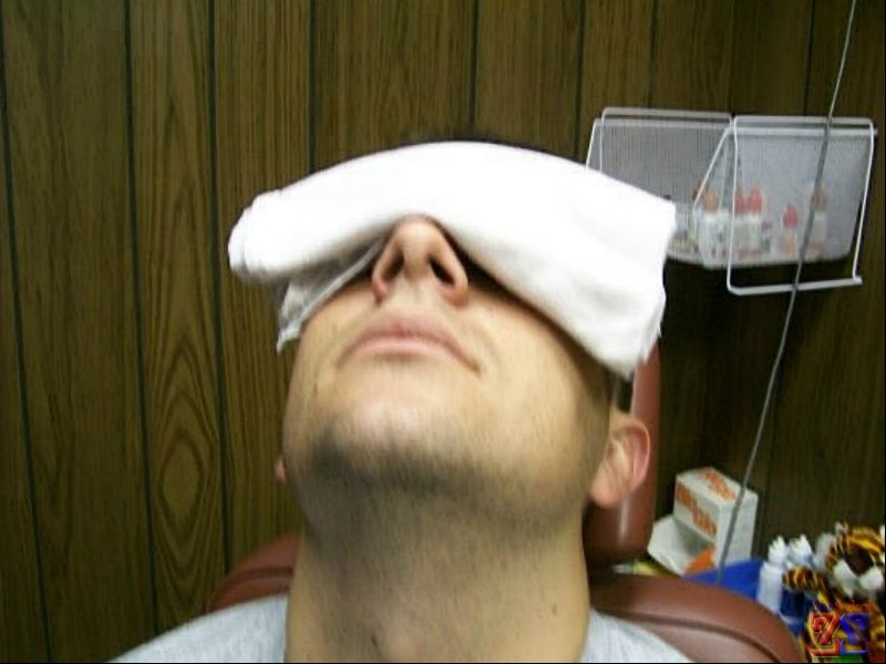 Первая помощь - холодный компресс Первая помощь - холодный компресс