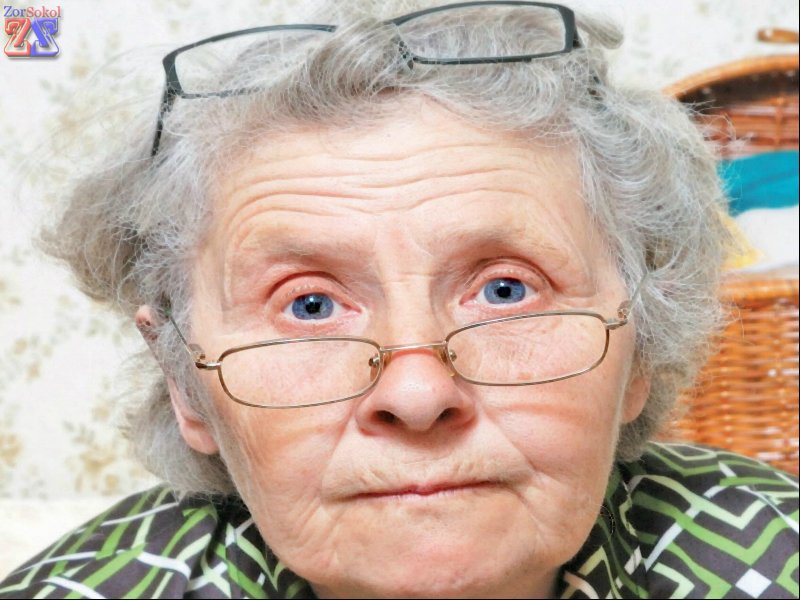 В основном старческая дальнозоркость корректируется очками или линзами В основном старческая дальнозоркость корректируется очками или линзами