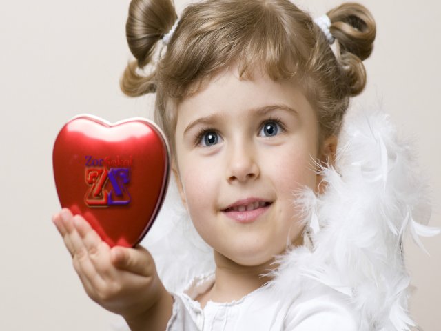 Расширенным зрачком дети привлекают внимание взрослых Расширенным зрачком дети привлекают внимание взрослых