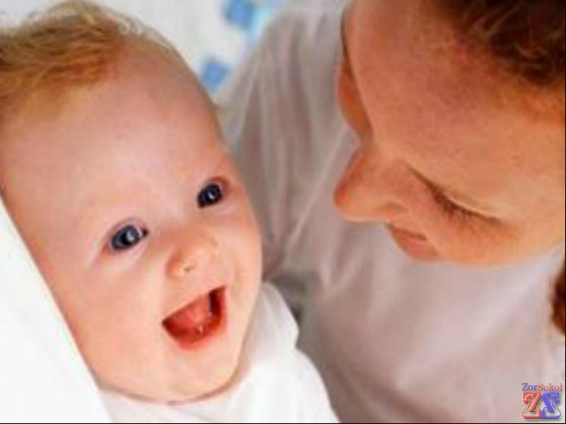 Маленькие детки большими зрачками привлекают к себе внимание Маленькие детки большими зрачками привлекают к себе внимание